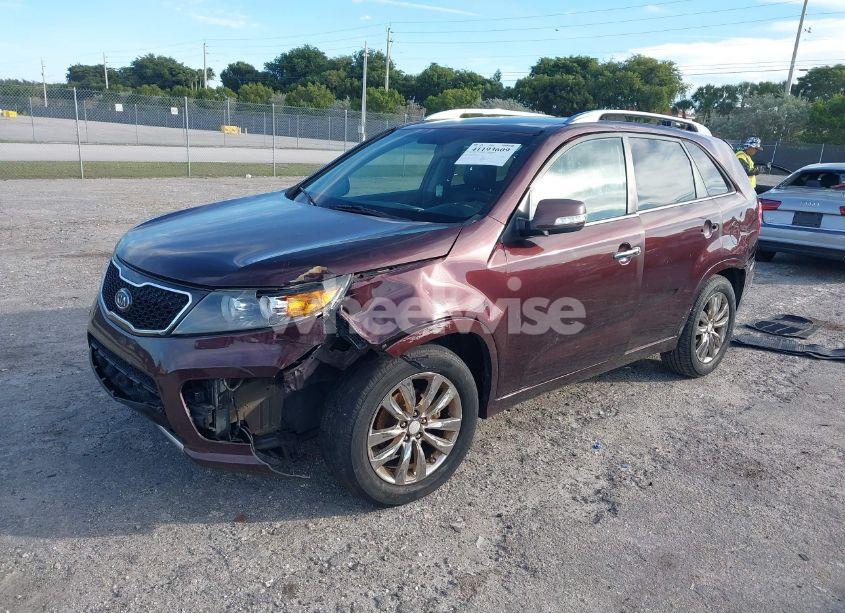 Photo 2 of 2013 Kia Sorento SX (VIN 5XYKW4A21DG346511)