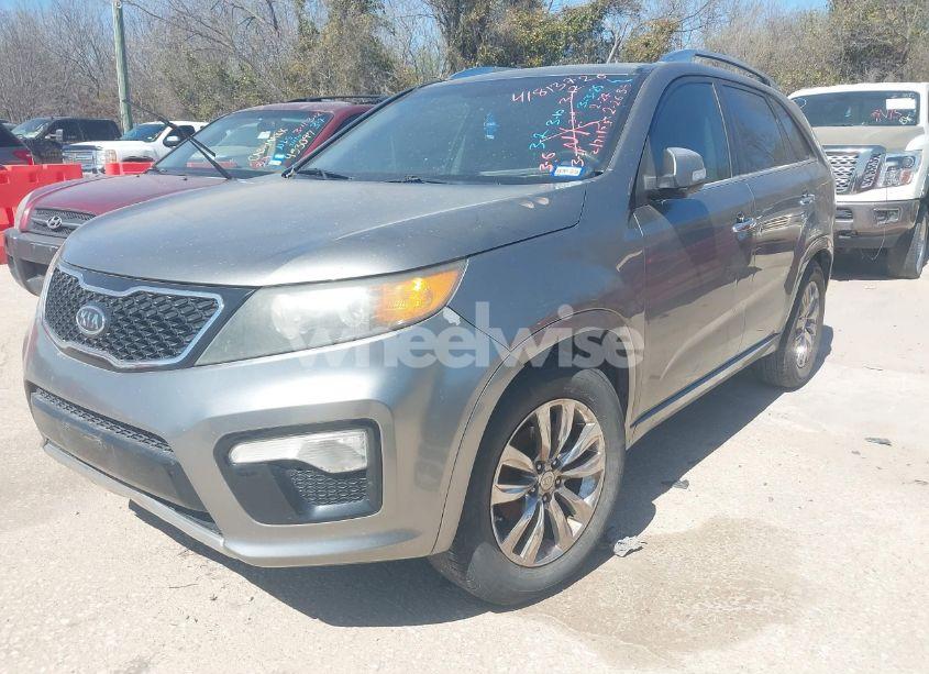 Photo 2 of 2013 Kia Sorento SX (VIN 5XYKW4A22DG365388)