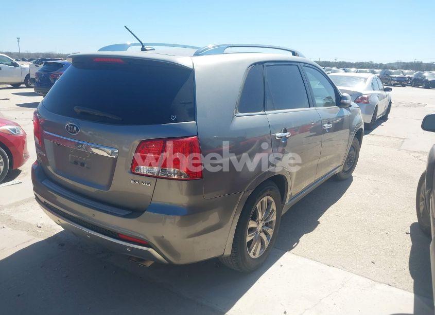 Photo 4 of 2013 Kia Sorento SX (VIN 5XYKW4A22DG365388)