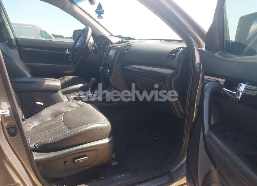 Photo 5 of 2013 Kia Sorento SX (VIN 5XYKW4A22DG365388)