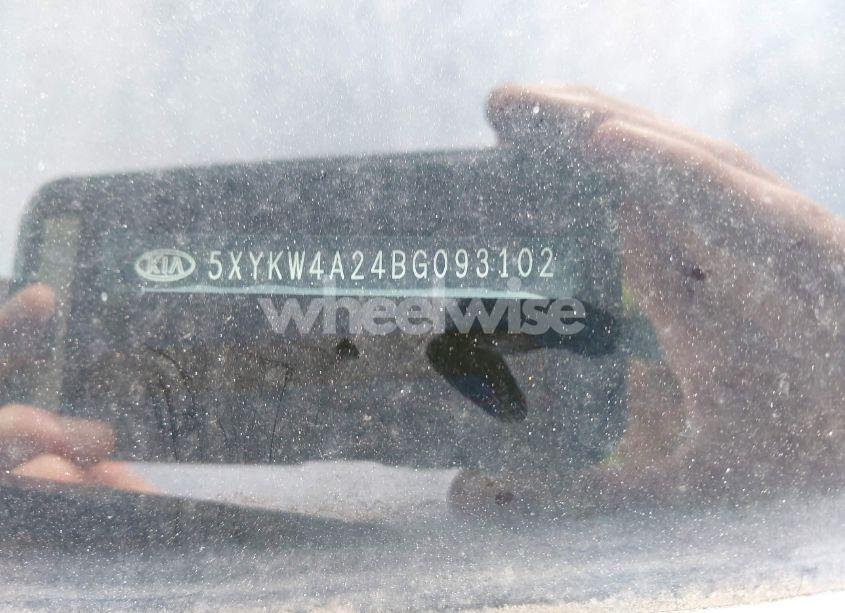 Photo 9 of 2011 Kia Sorento SX V6 (VIN 5XYKW4A24BG093102)