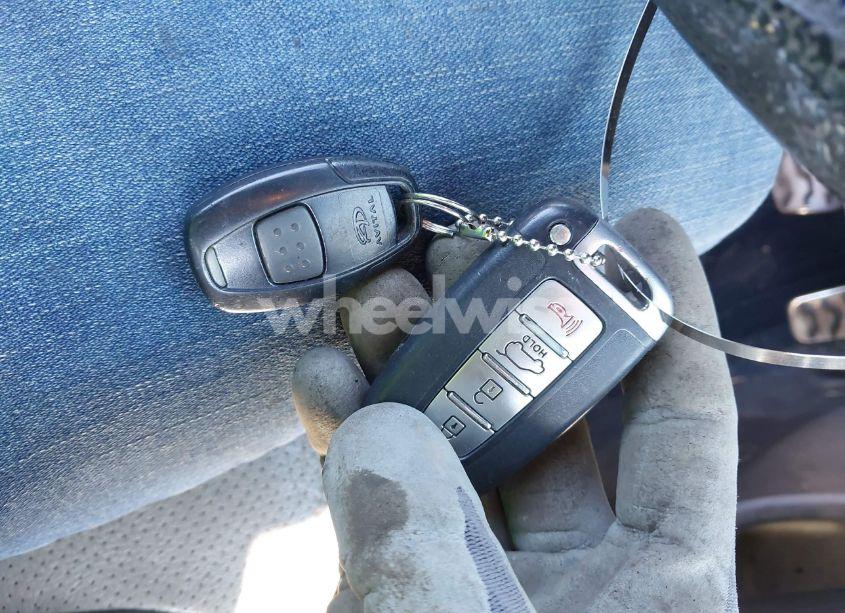 Photo 11 of 2011 Kia Sorento SX V6 (VIN 5XYKW4A25BG128679)