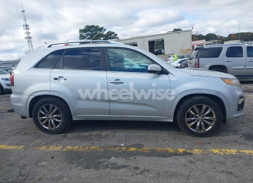 Photo 12 of 2011 Kia Sorento SX V6 (VIN 5XYKW4A26BG160749)