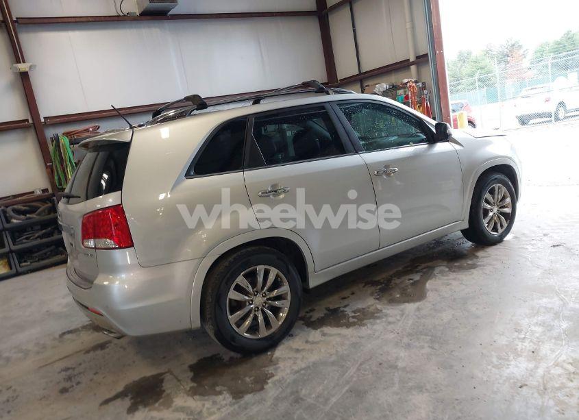 Photo 4 of 2013 Kia Sorento SX (VIN 5XYKW4A26DG415757)