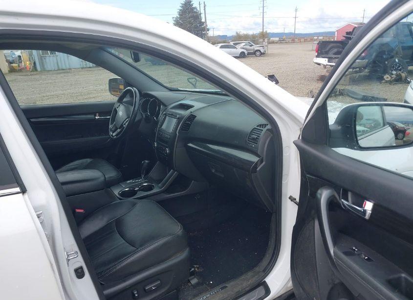 Photo 5 of 2012 Kia Sorento SX V6 (VIN 5XYKW4A27CG297958)