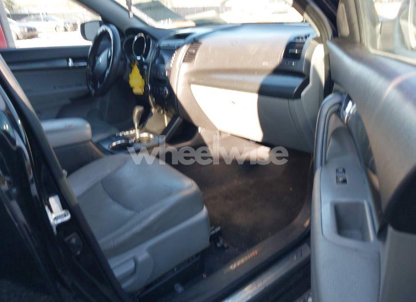 Photo 5 of 2011 Kia Sorento SX V6 (VIN 5XYKW4A28BG164298)