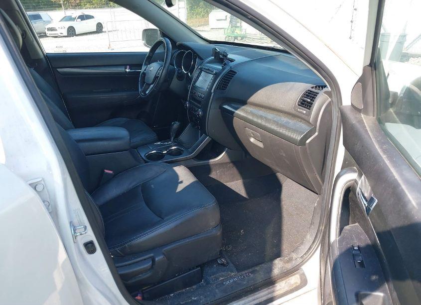 Photo 5 of 2011 Kia Sorento SX V6 (VIN 5XYKW4A2XBG164111)
