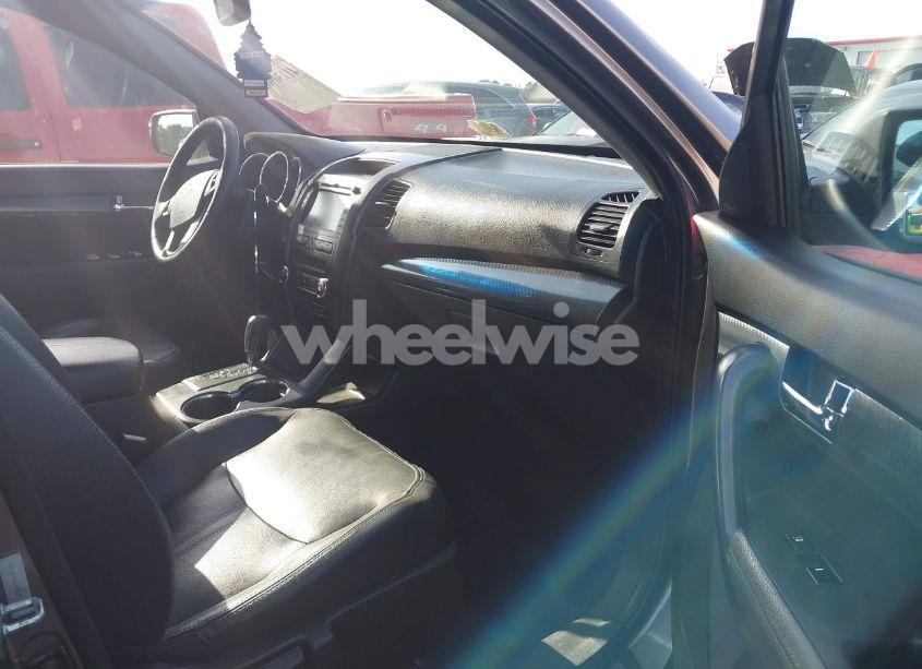 Photo 5 of 2011 Kia Sorento SX V6 (VIN 5XYKW4A2XBG171446)