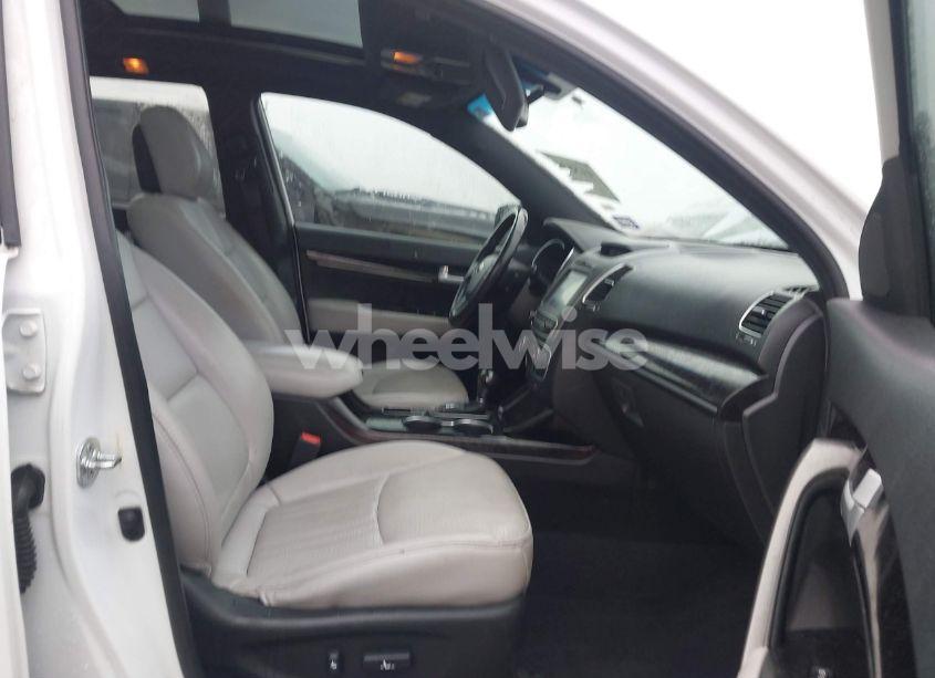 Photo 5 of 2015 Kia Sorento LIMITED V6 (VIN 5XYKW4A71FG597902)