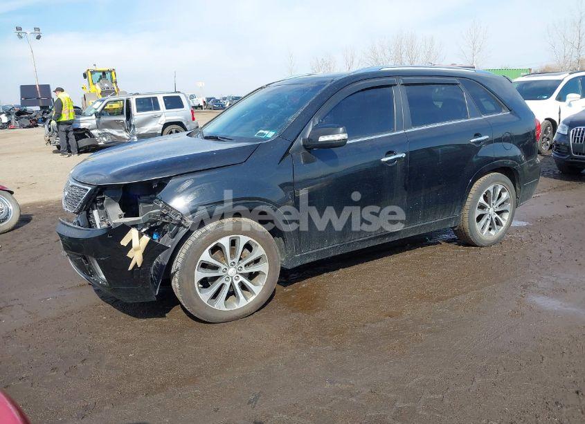 Photo 2 of 2014 Kia Sorento SX (VIN 5XYKW4A72EG429880)