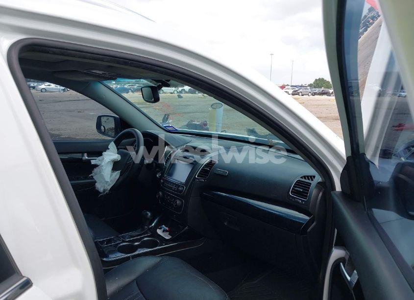 Photo 5 of 2015 Kia Sorento SX V6 (VIN 5XYKW4A74FG564974)