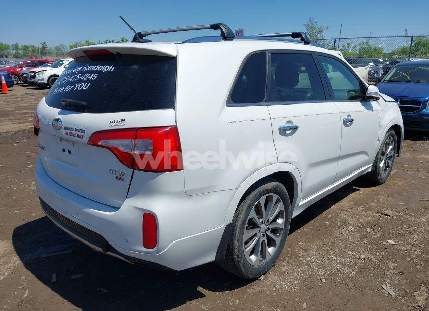 Photo 4 of 2015 Kia Sorento SX V6 (VIN 5XYKW4A76FG564569)