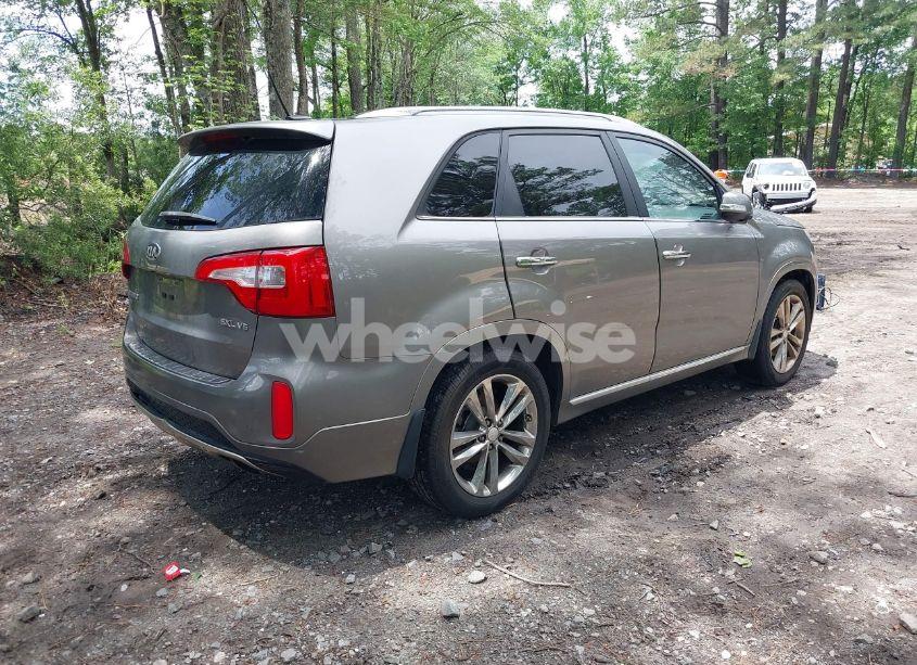 Photo 4 of 2015 Kia Sorento LIMITED V6 (VIN 5XYKW4A76FG593005)