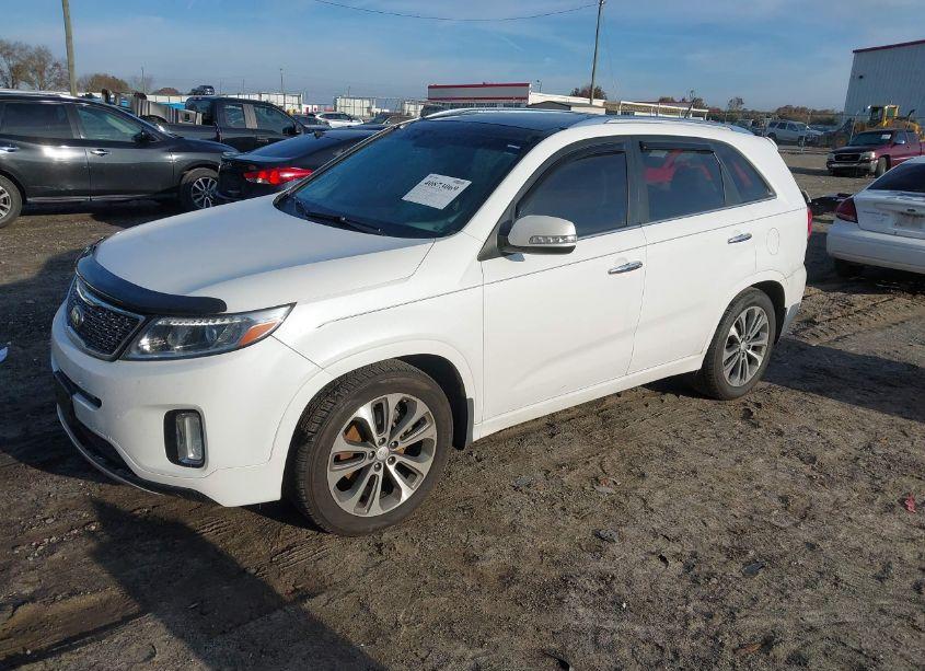 Photo 2 of 2015 Kia Sorento SX V6 (VIN 5XYKW4A79FG588588)