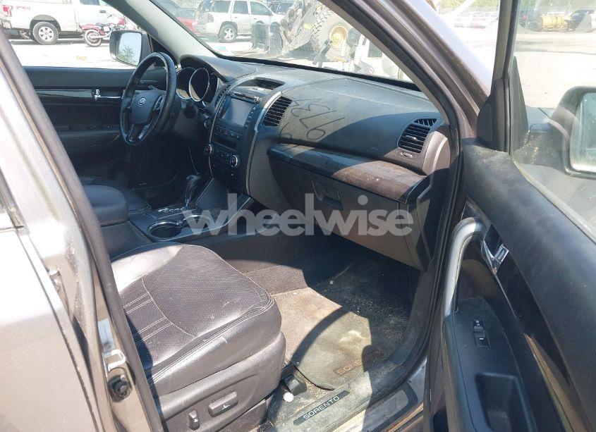 Photo 5 of 2013 Kia Sorento SX V6 (VIN 5XYKWDA20DG337895)