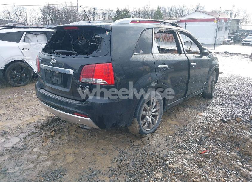 Photo 4 of 2013 Kia Sorento SX V6 (VIN 5XYKWDA20DG364370)