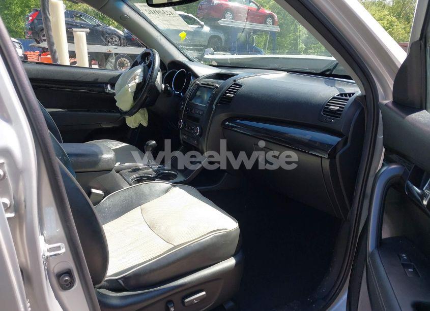 Photo 5 of 2012 Kia Sorento SX V6 (VIN 5XYKWDA22CG272661)