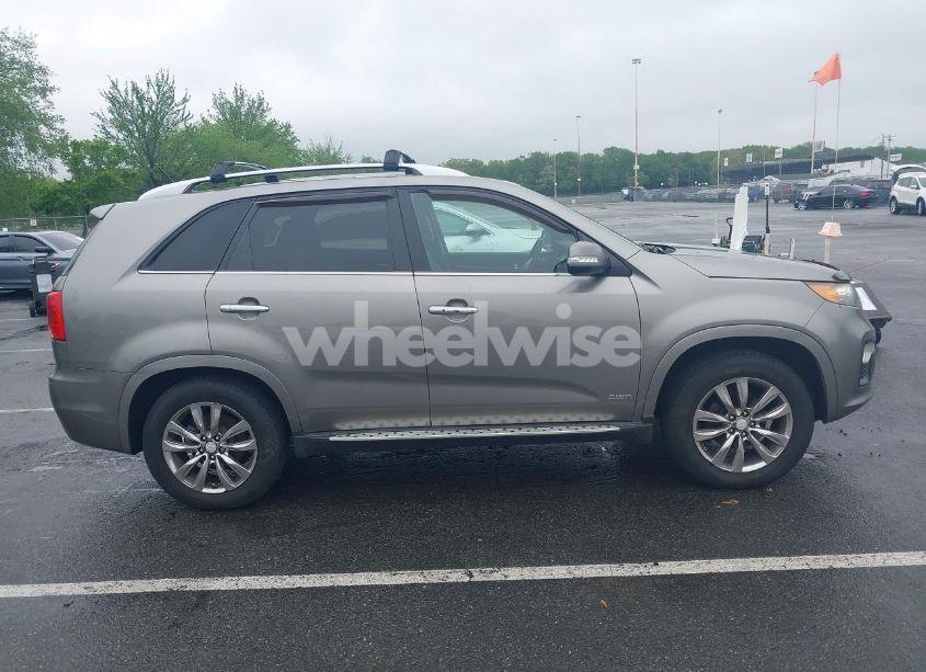 Photo 13 of 2013 Kia Sorento SX V6 (VIN 5XYKWDA22DG354679)