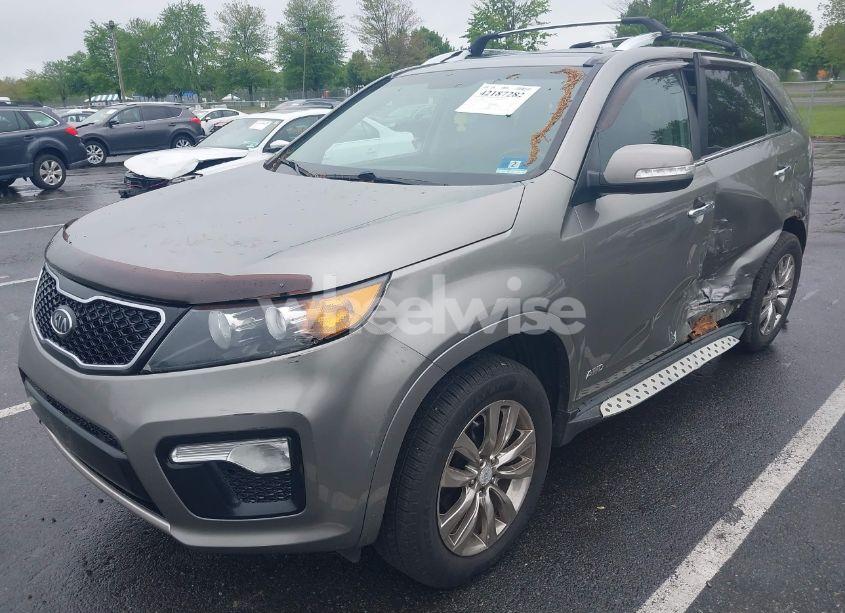 Photo 2 of 2013 Kia Sorento SX V6 (VIN 5XYKWDA22DG354679)