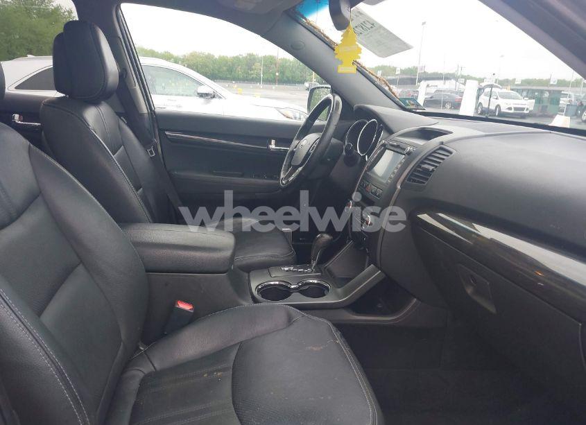 Photo 5 of 2013 Kia Sorento SX V6 (VIN 5XYKWDA22DG354679)