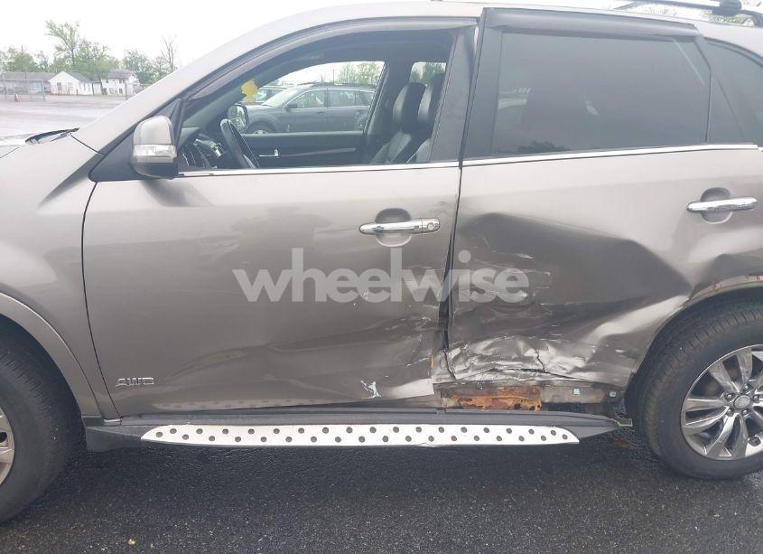 Photo 6 of 2013 Kia Sorento SX V6 (VIN 5XYKWDA22DG354679)