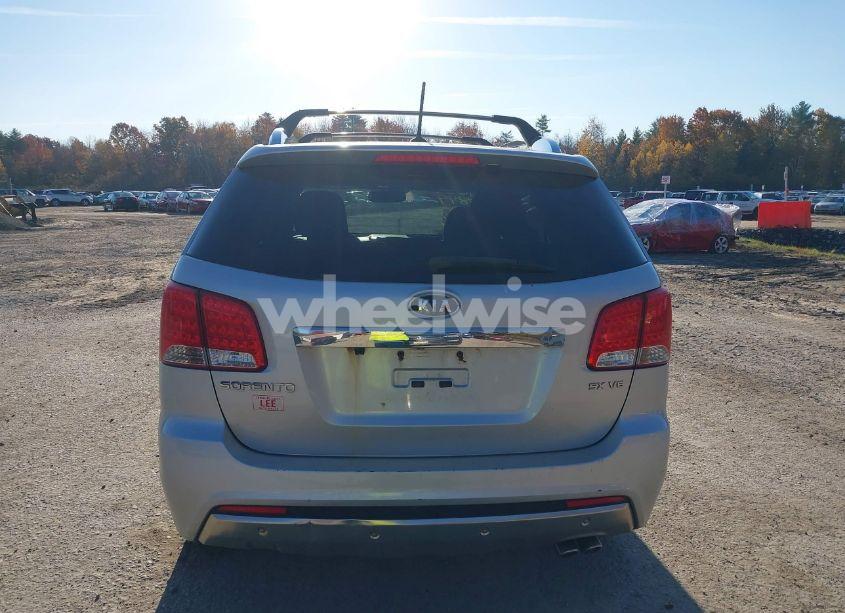 Photo 16 of 2011 Kia Sorento SX V6 (VIN 5XYKWDA24BG100470)