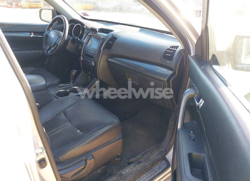 Photo 5 of 2011 Kia Sorento SX V6 (VIN 5XYKWDA24BG100470)