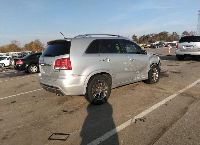 Photo 4 of 2011 Kia Sorento SX V6 (VIN 5XYKWDA24BG144131)