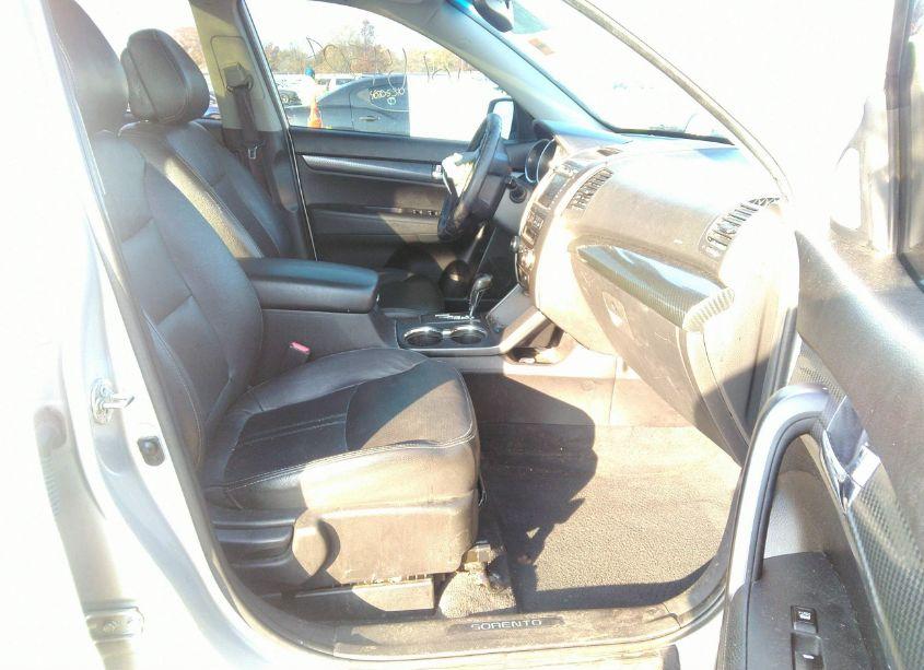 Photo 5 of 2011 Kia Sorento SX V6 (VIN 5XYKWDA24BG144131)