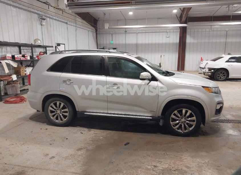 Photo 13 of 2013 Kia Sorento SX V6 (VIN 5XYKWDA24DG380944)