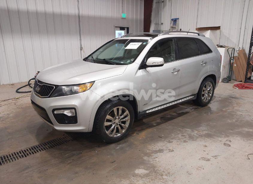 Photo 2 of 2013 Kia Sorento SX V6 (VIN 5XYKWDA24DG380944)