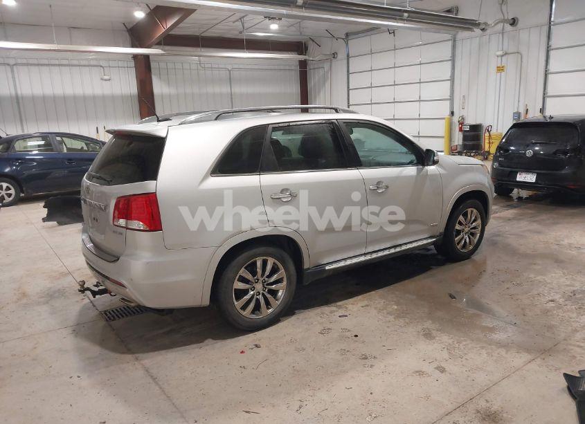 Photo 4 of 2013 Kia Sorento SX V6 (VIN 5XYKWDA24DG380944)