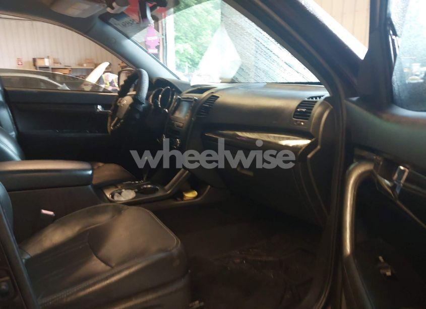 Photo 5 of 2012 Kia Sorento SX V6 (VIN 5XYKWDA25CG195297)