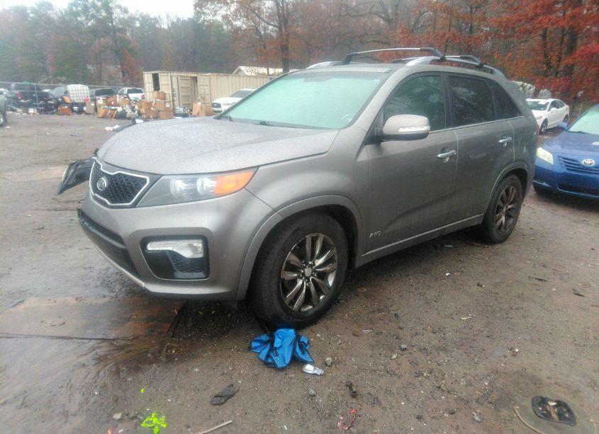 Photo 2 of 2013 Kia Sorento SX V6 (VIN 5XYKWDA25DG318453)