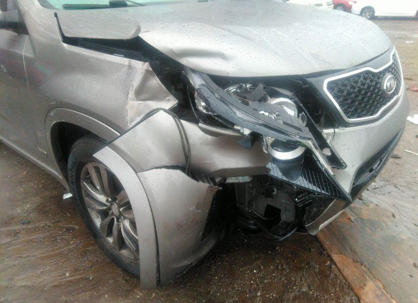 Photo 6 of 2013 Kia Sorento SX V6 (VIN 5XYKWDA25DG318453)