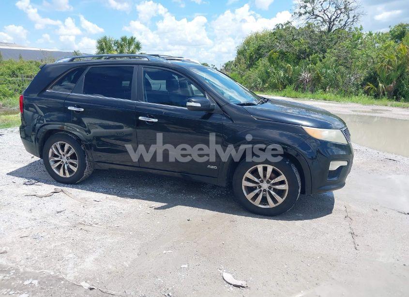 2011 Kia Sorento SX V6 (VIN 5XYKWDA28BG135450) main photo