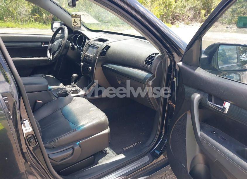 Photo 5 of 2011 Kia Sorento SX V6 (VIN 5XYKWDA28BG135450)
