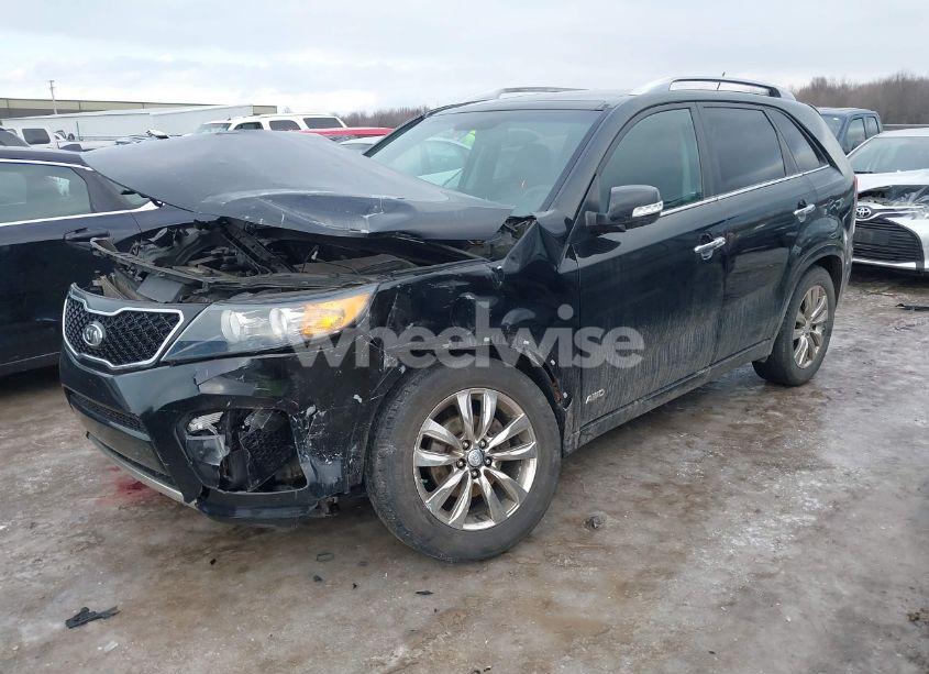 Photo 2 of 2013 Kia Sorento SX V6 (VIN 5XYKWDA28DG340057)