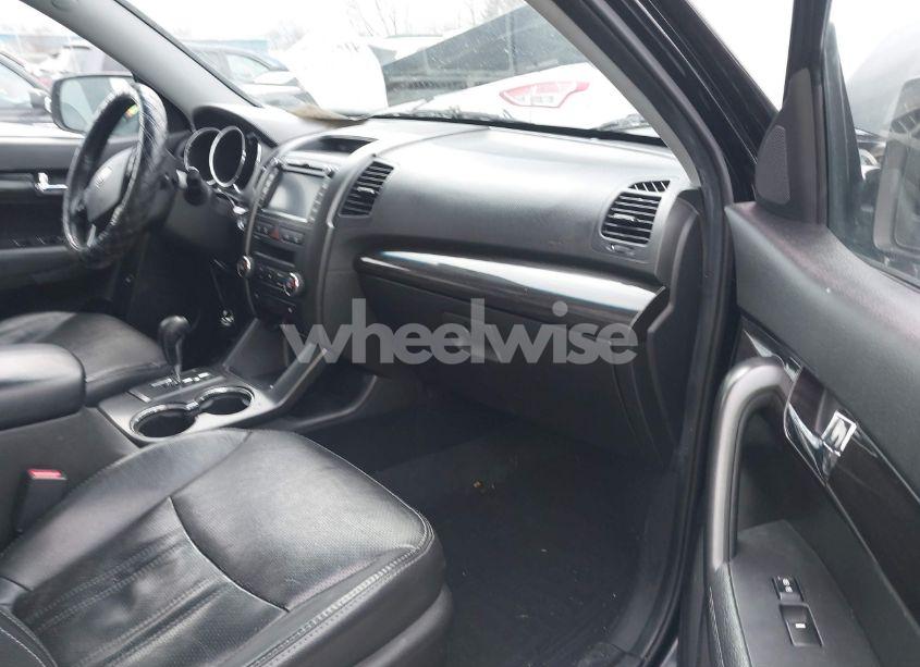 Photo 5 of 2013 Kia Sorento SX V6 (VIN 5XYKWDA28DG340057)