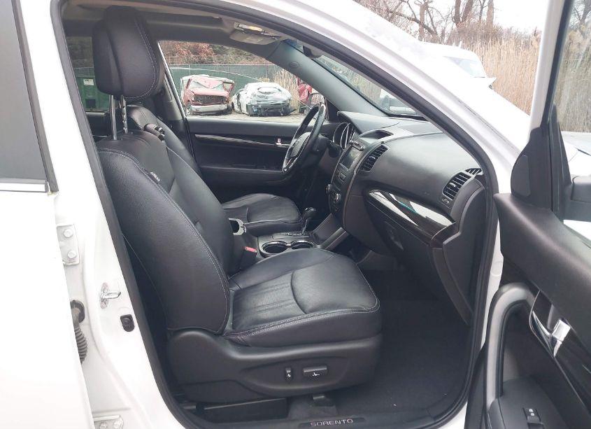 Photo 5 of 2013 Kia Sorento SX V6 (VIN 5XYKWDA28DG358199)