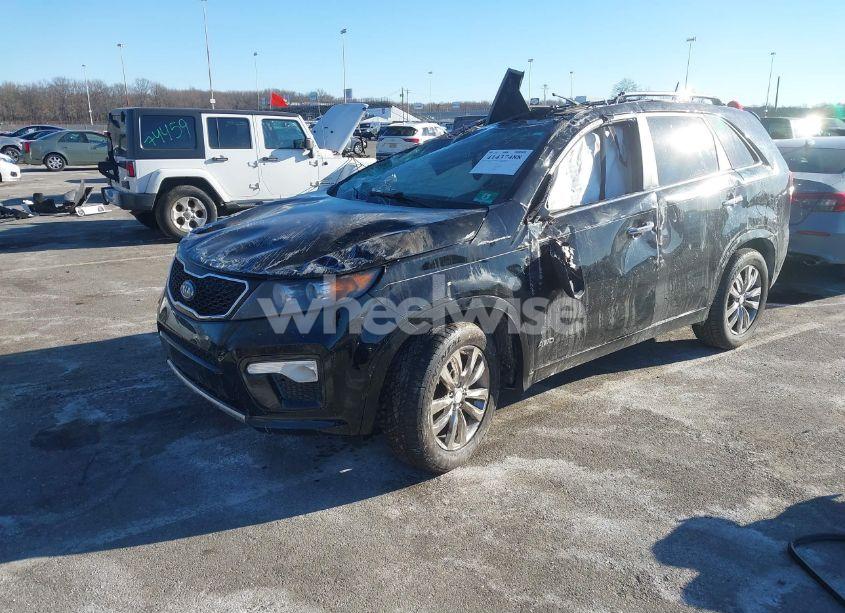 Photo 2 of 2013 Kia Sorento SX V6 (VIN 5XYKWDA28DG367307)
