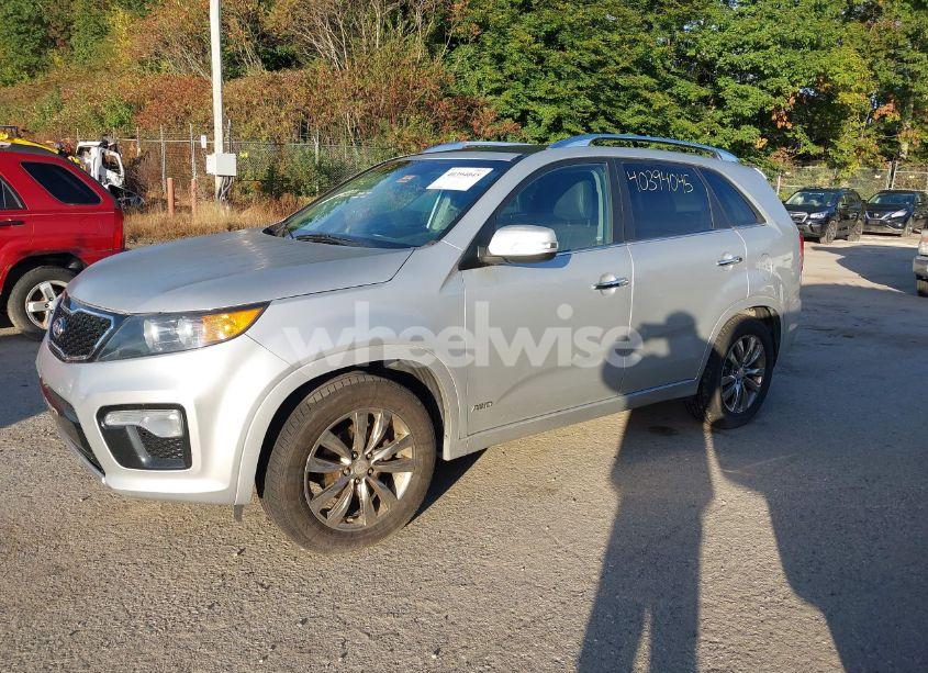 Photo 2 of 2013 Kia Sorento SX V6 (VIN 5XYKWDA28DG389033)