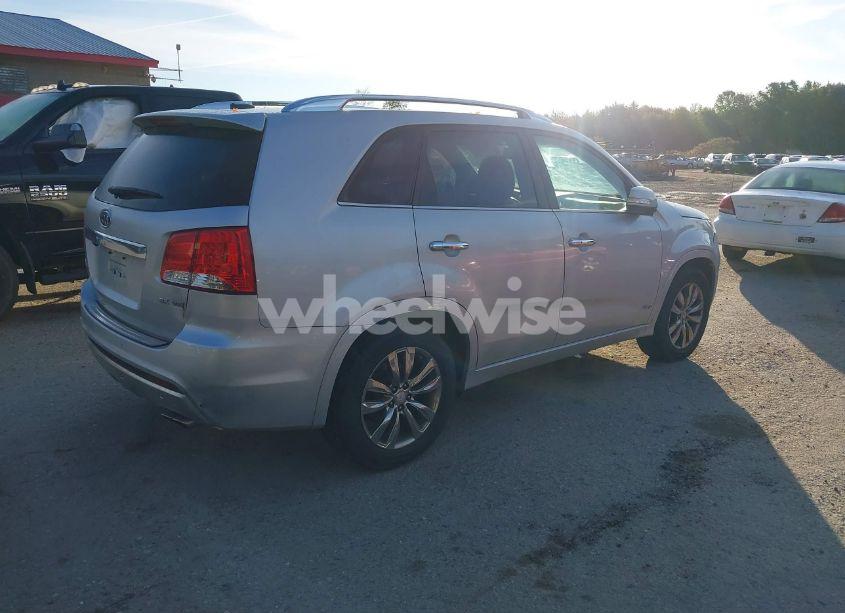 Photo 4 of 2013 Kia Sorento SX V6 (VIN 5XYKWDA28DG389033)