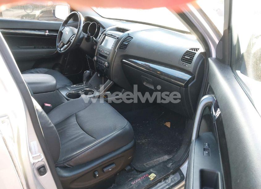 Photo 5 of 2013 Kia Sorento SX V6 (VIN 5XYKWDA28DG389033)