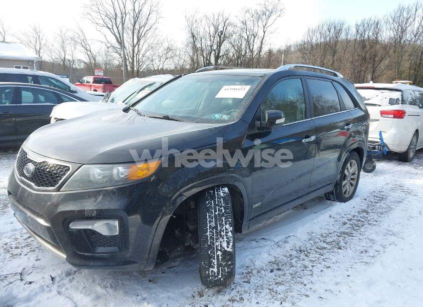 Photo 2 of 2013 Kia Sorento SX V6 (VIN 5XYKWDA29DG335501)