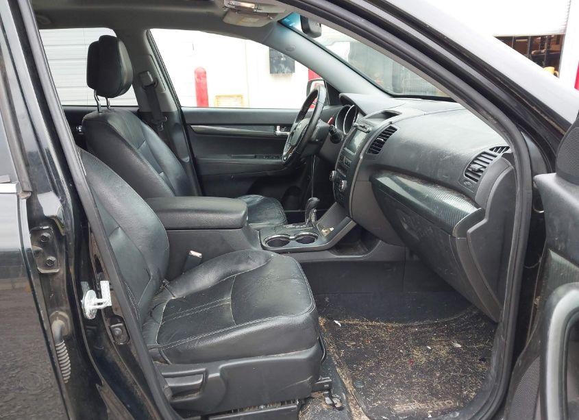 Photo 5 of 2011 Kia Sorento SX V6 (VIN 5XYKWDA2XBG094819)