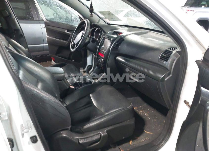 Photo 5 of 2011 Kia Sorento SX V6 (VIN 5XYKWDA2XBG101803)