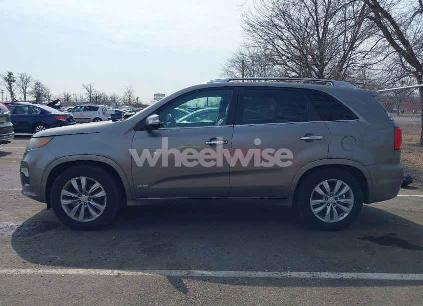 Photo 13 of 2013 Kia Sorento SX V6 (VIN 5XYKWDA2XDG323728)