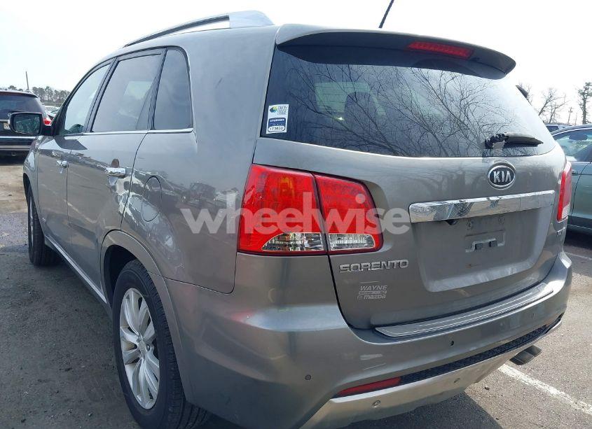 Photo 3 of 2013 Kia Sorento SX V6 (VIN 5XYKWDA2XDG323728)