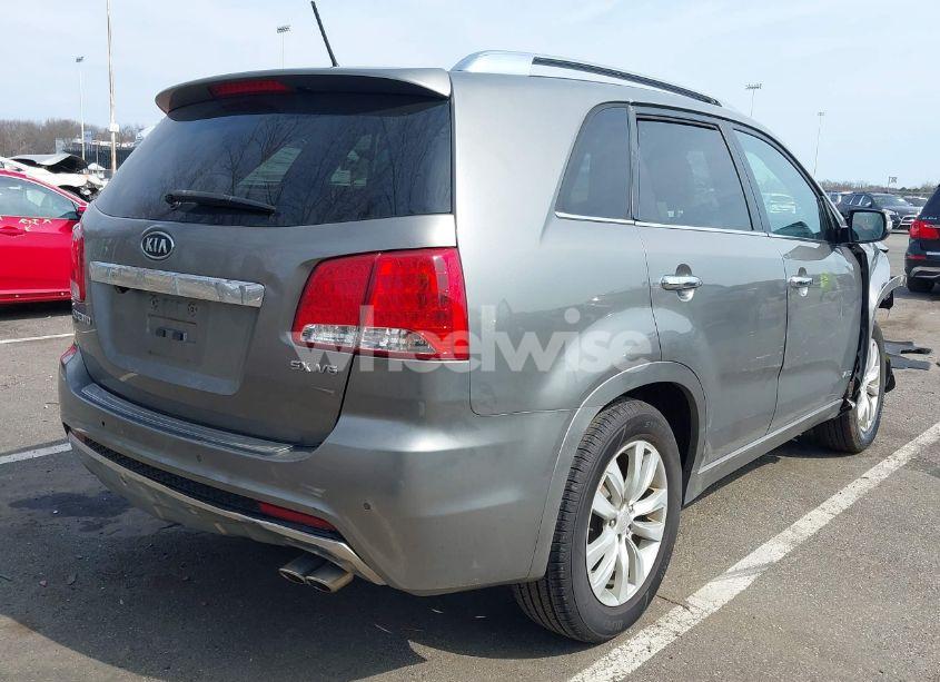 Photo 4 of 2013 Kia Sorento SX V6 (VIN 5XYKWDA2XDG323728)